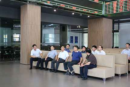 20170829濰坊市農(nóng)村信用合作社聯(lián)合社黨委書記、理事長陳衛(wèi)東一行到中凱智慧冷鏈物流園進行實地考察交流學(xué)習(xí).jpg